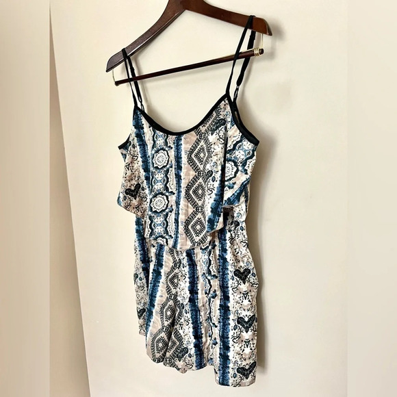 BAND OF GYPSIES BOG COLLECTIVE Women’s Silky Double Layer Romper Size Small - Picture 8 of 13